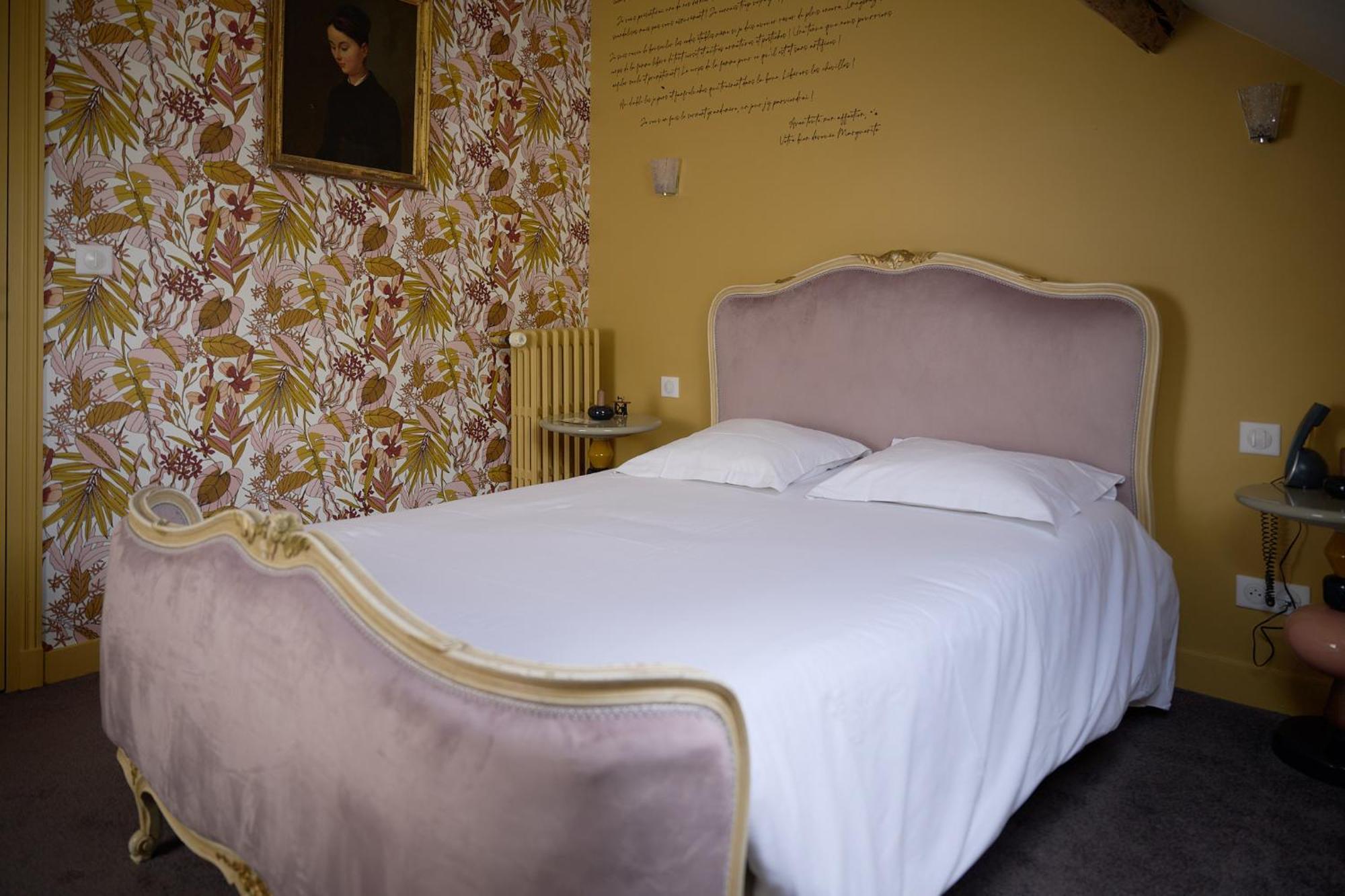 Chateau Du Bois Guibert Bonneval  Room photo
