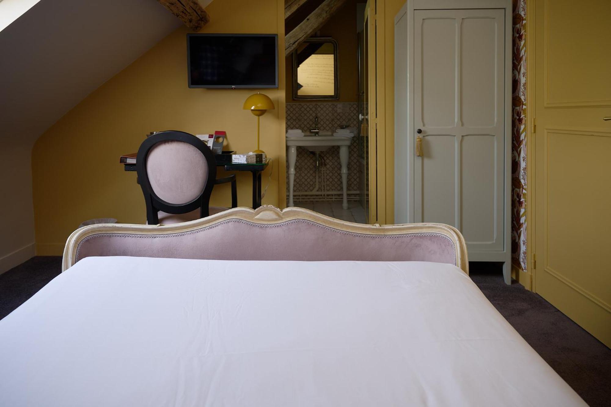Chateau Du Bois Guibert Bonneval  Room photo