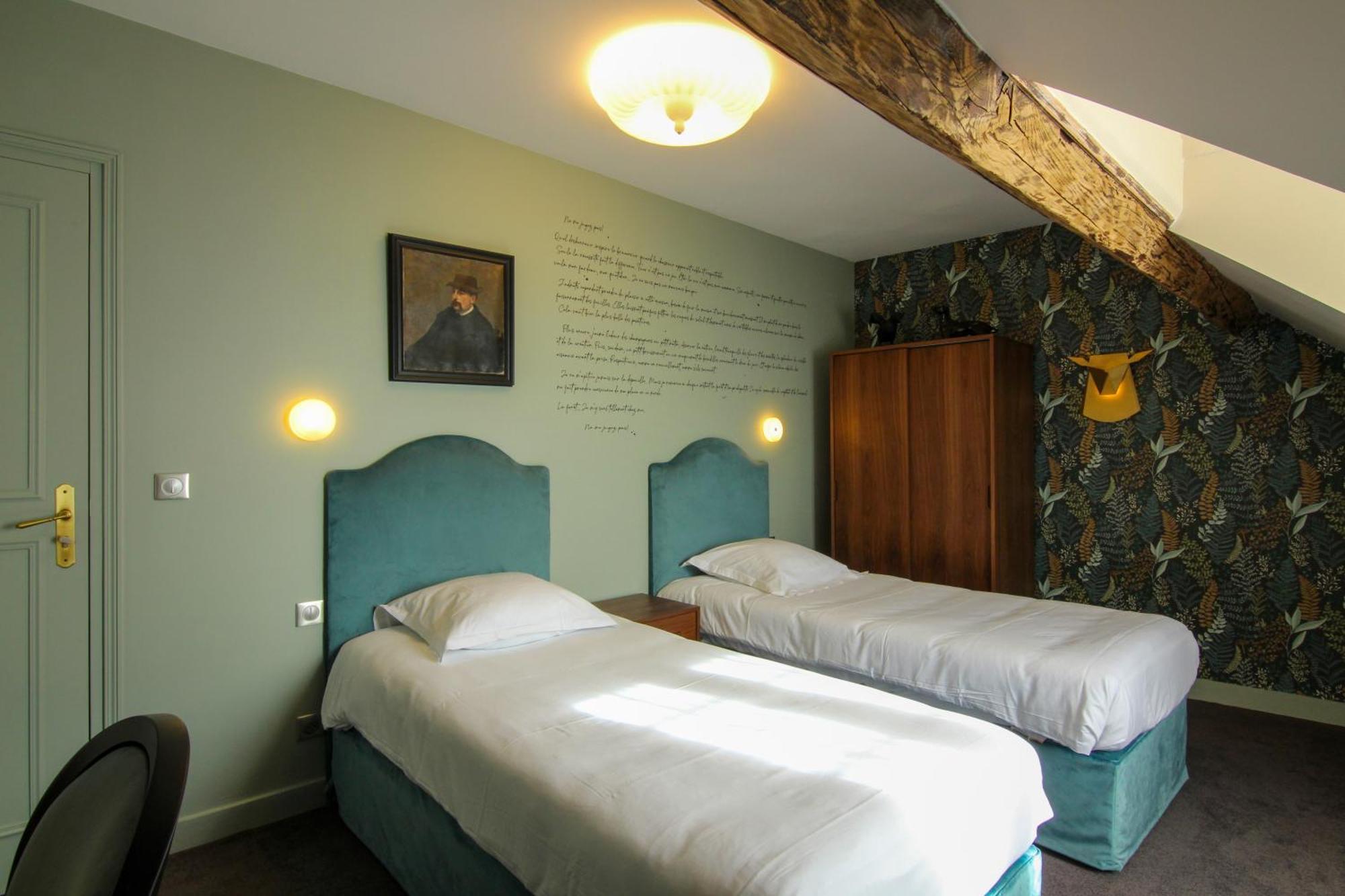 Chateau Du Bois Guibert Bonneval  Room photo