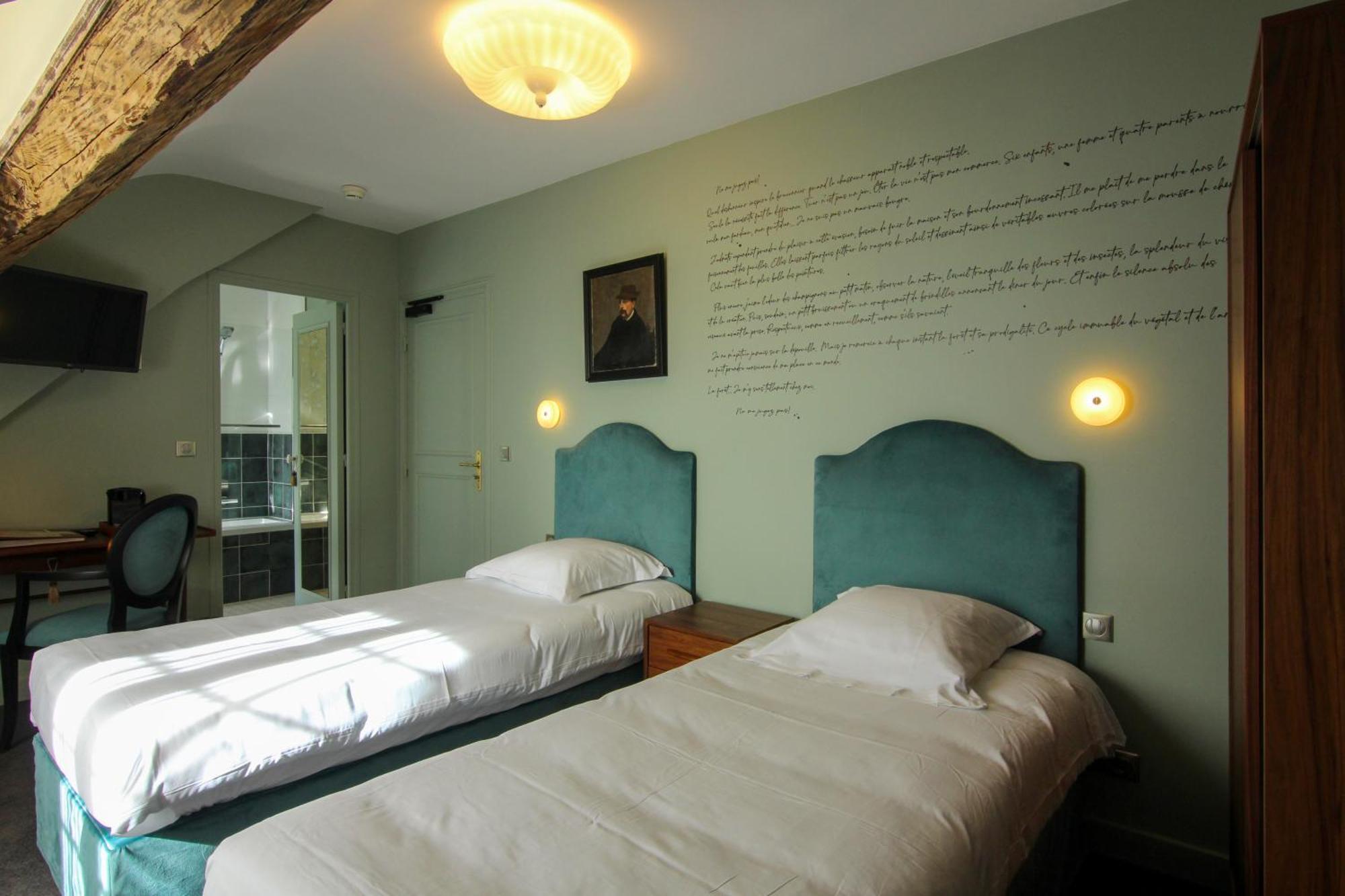 Chateau Du Bois Guibert Bonneval  Room photo