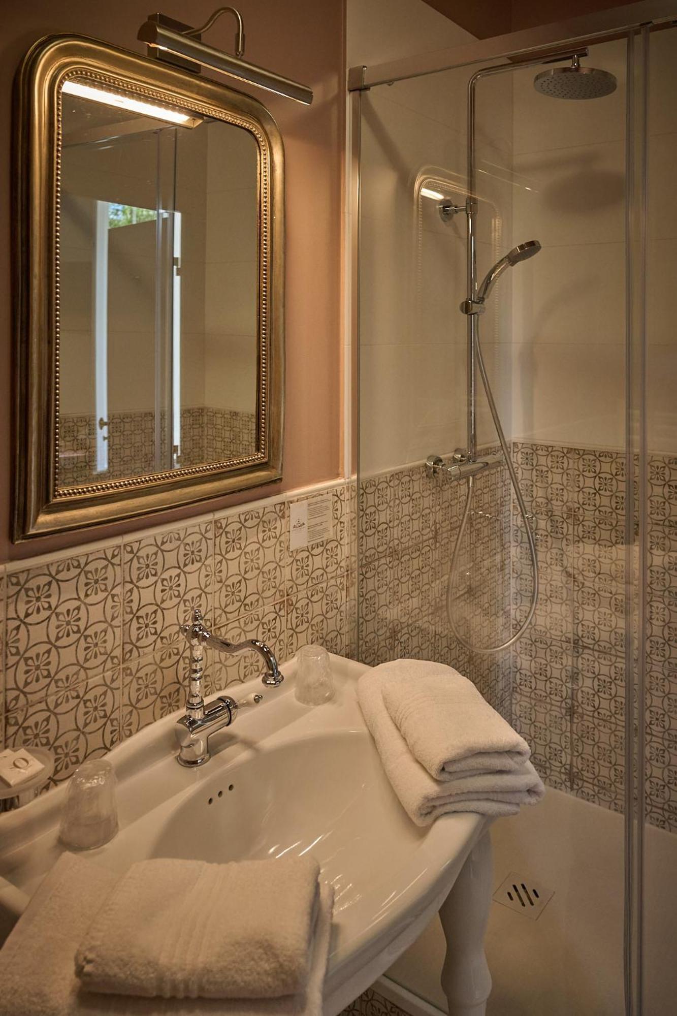 Chateau Du Bois Guibert Bonneval  Room photo