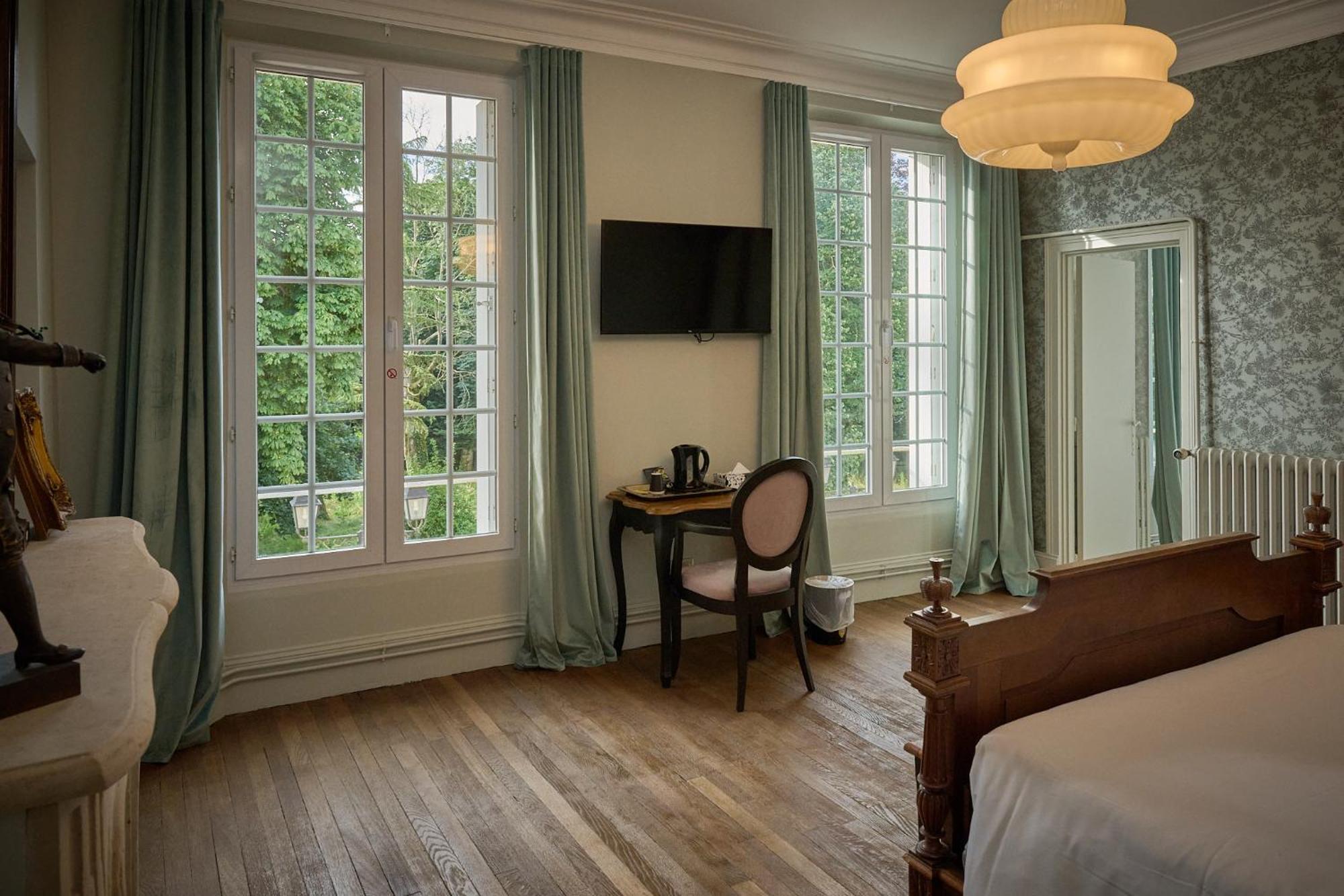 Chateau Du Bois Guibert Bonneval  Room photo
