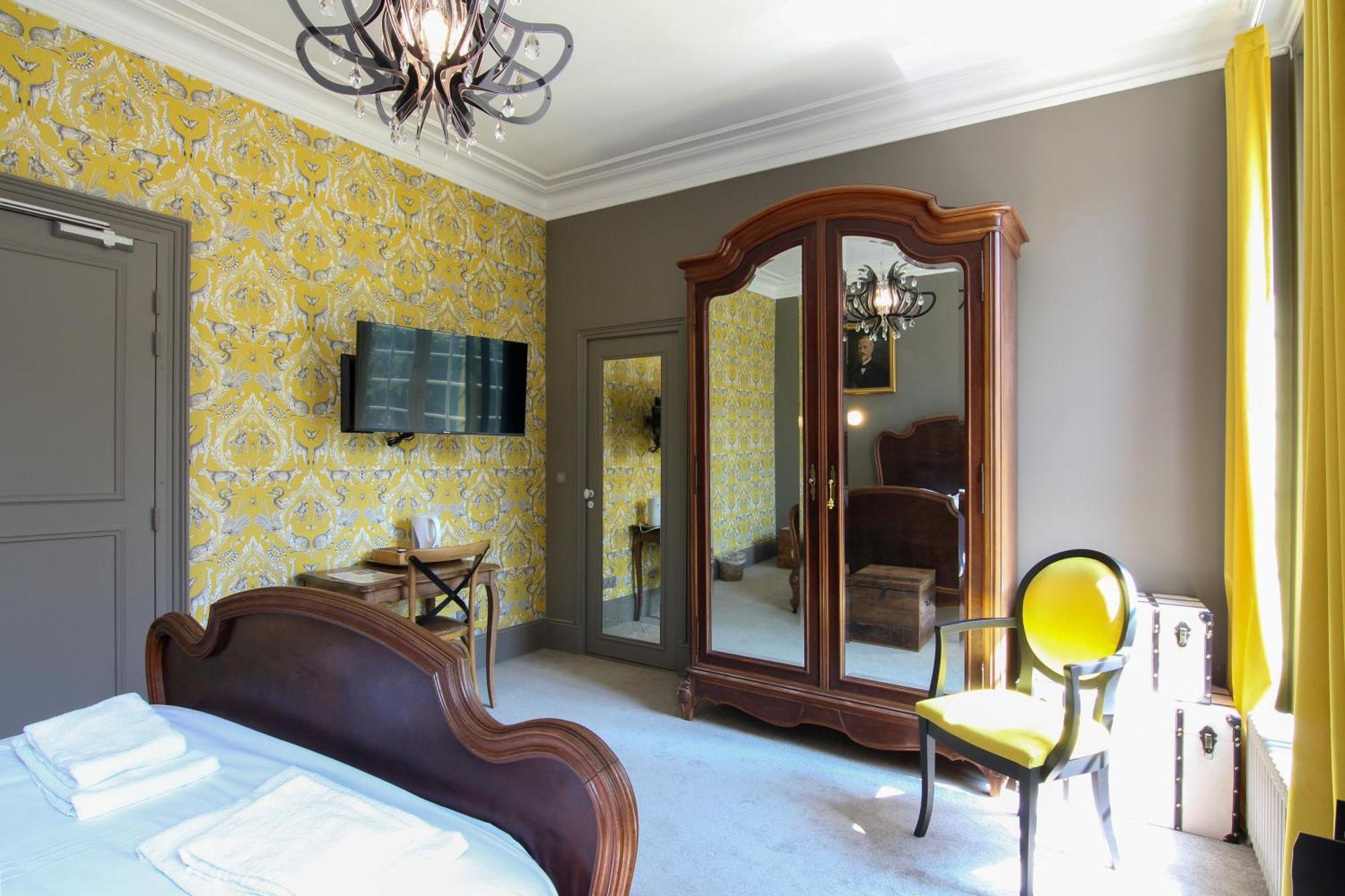Chateau Du Bois Guibert Bonneval  Room photo