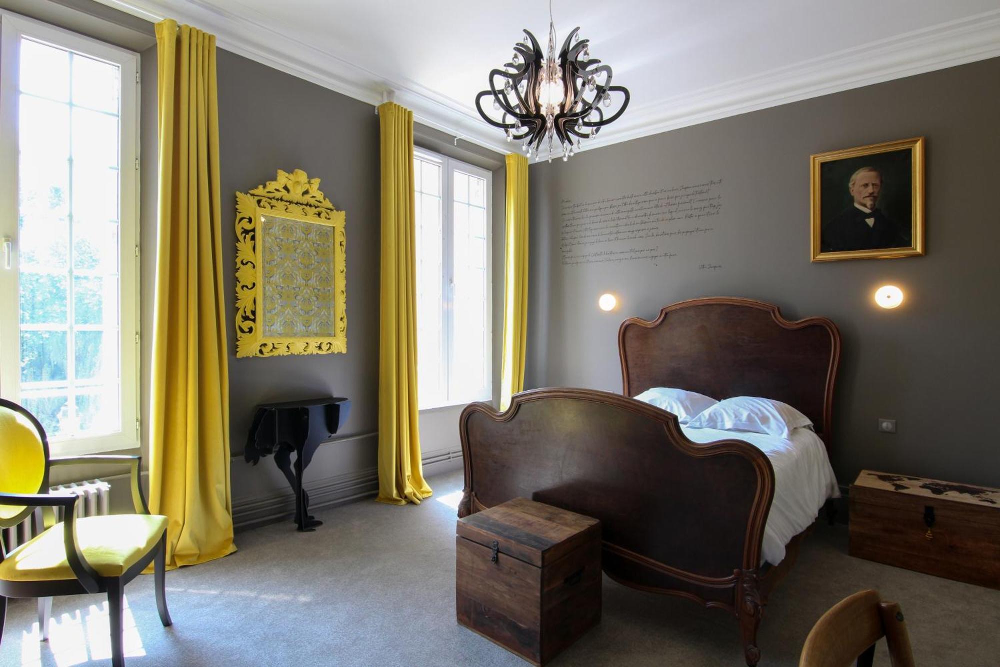 Chateau Du Bois Guibert Bonneval  Room photo