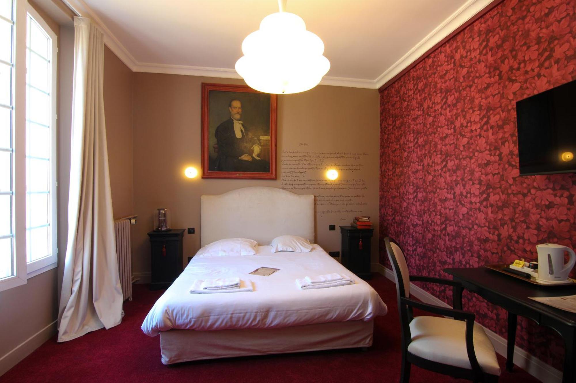 Chateau Du Bois Guibert Bonneval  Room photo